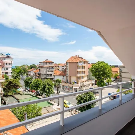 Mistral ネセバル